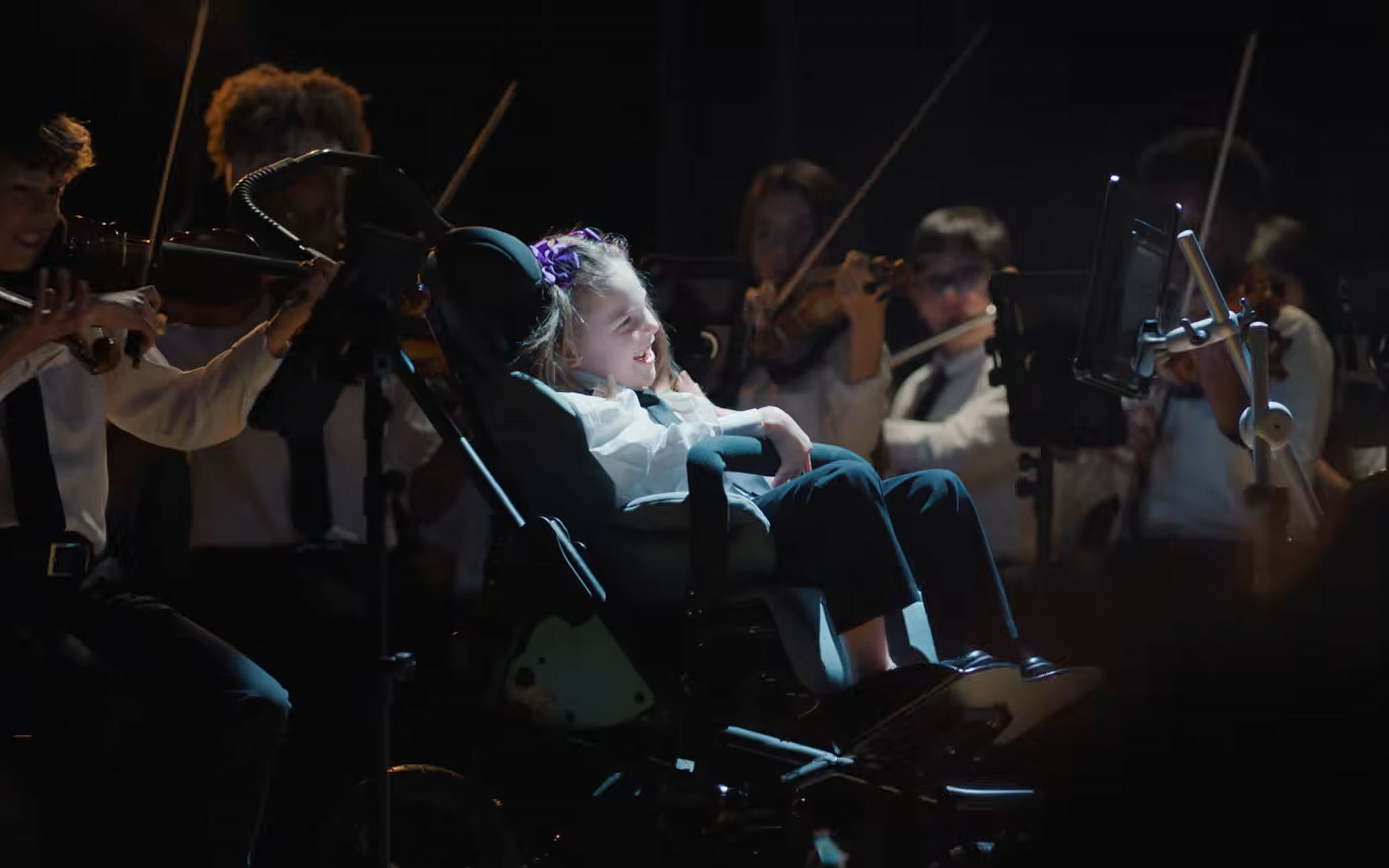 Tecnologia assistiva ganha protagonismo em campanha publicitária inédita